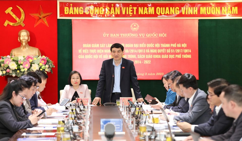 Chủ nhiệm Ủy ban Văn h&oacute;a, Gi&aacute;o dục của Quốc hội Nguyễn Đắc Vinh, Ph&oacute; Trưởng đo&agrave;n Thường trực Đo&agrave;n gi&aacute;m s&aacute;t của Ủy ban TVQH ph&aacute;t biểu tại buổi l&agrave;m việc.