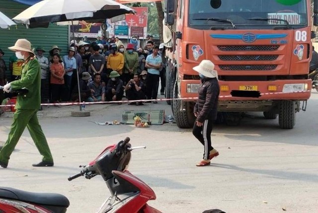 Tai nạn giao thông ngày 15/3/2023: Tông đuôi container đang dừng, nam thanh niên tử vong - Ảnh 1