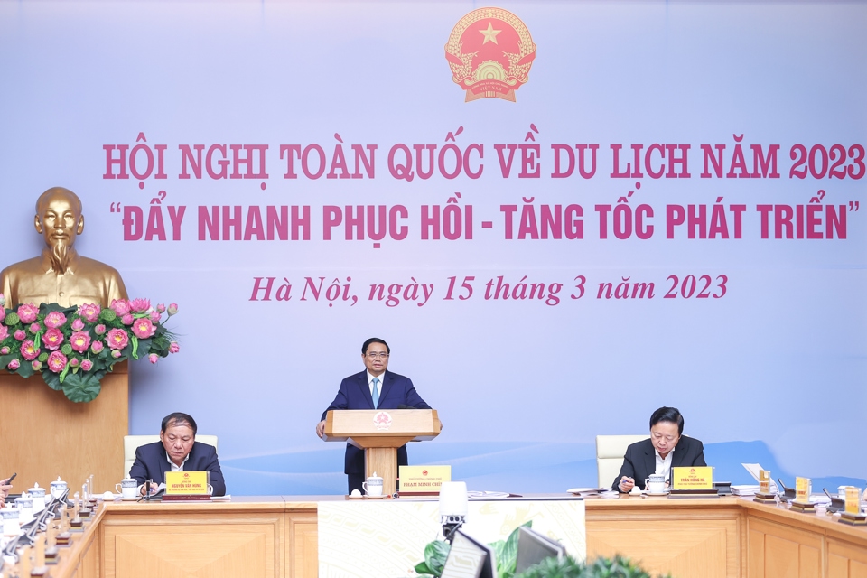 Thủ tướng Chính phủ Phạm Minh Chính phát biểu chỉ đạo tại Hội nghị trực tuyến toàn quốc về du lịch năm 2023. Ảnh: Nhật Bắc