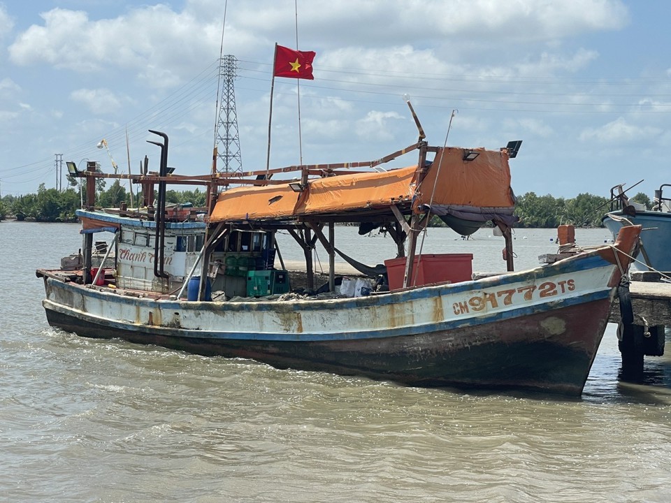 T&agrave;u CM-91772-TS đang neo đậu tại cơ quan chức năng