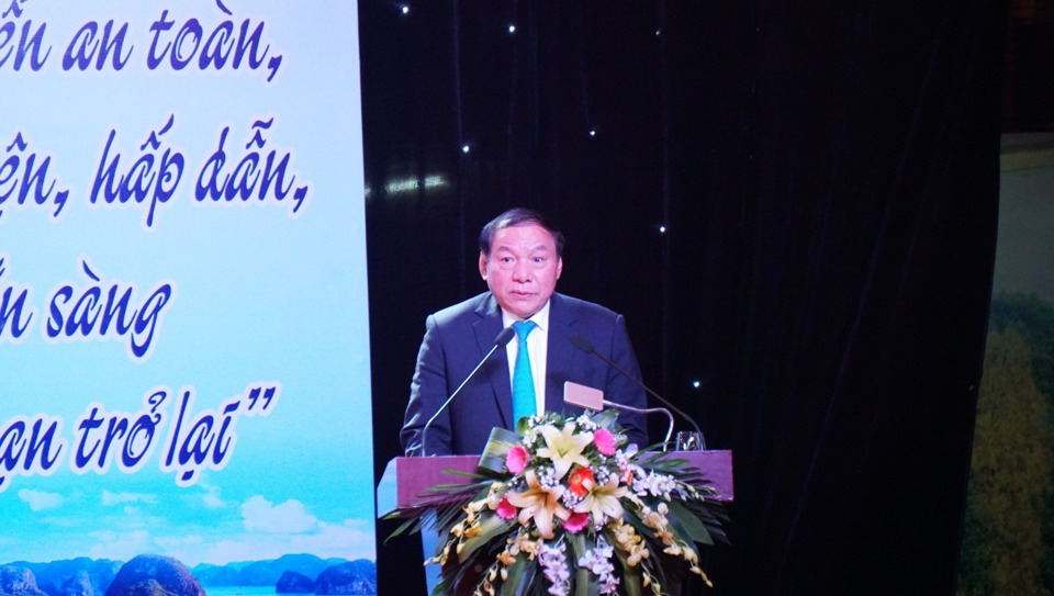 Bộ trưởng Bộ Văn h&oacute;a Thể thao v&agrave; Du lịch Nguyễn Văn H&ugrave;ng ph&aacute;t biểu tại hội nghị.
