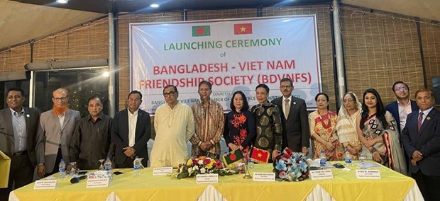 C&aacute;c đại biểu chụp ảnh kỷ niệm tại Lễ ra mắt Hội hữu nghị Bangladesh-Việt Nam. (Nguồn: Đại sứ qu&aacute;n Việt Nam tại Bangladesh)