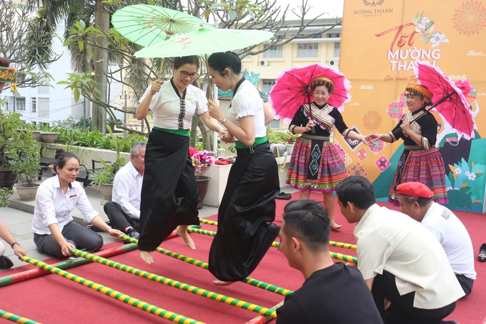 Chương tr&igrave;nh nghệ thuật kết hợp Hội chợ ẩm thực tại Kh&aacute;ch sạn Mường Thanh Holiday Huế