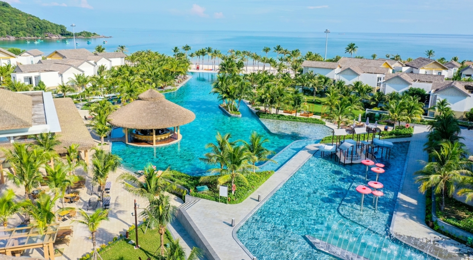 Bể bơi hướng thẳng ra biển của New World Phu Quoc Resort