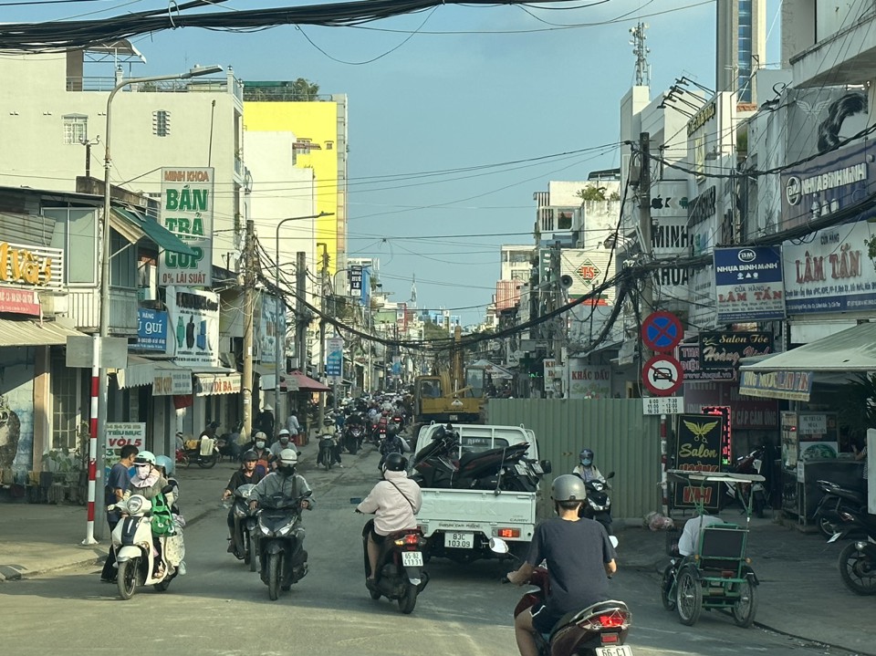 Một tuyến đường đang thi c&ocirc;ng ở quận Ninh Kiều.