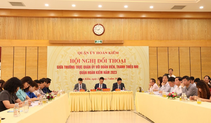 Thường trực Quận ủy Ho&agrave;n Kiếm đối thoại với đo&agrave;n vi&ecirc;n, thanh thiếu nhi