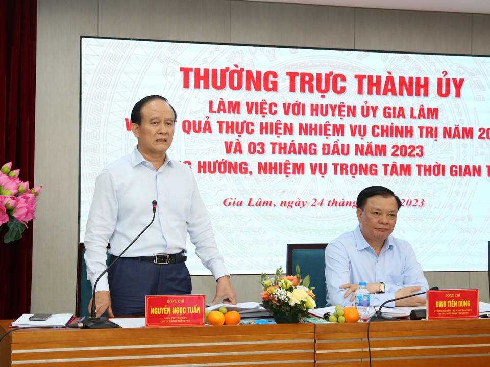 Chủ tịch HĐND TP H&agrave; Nội Nguyễn Ngọc Tuấn ph&aacute;t biểu tại buổi l&agrave;m việc
