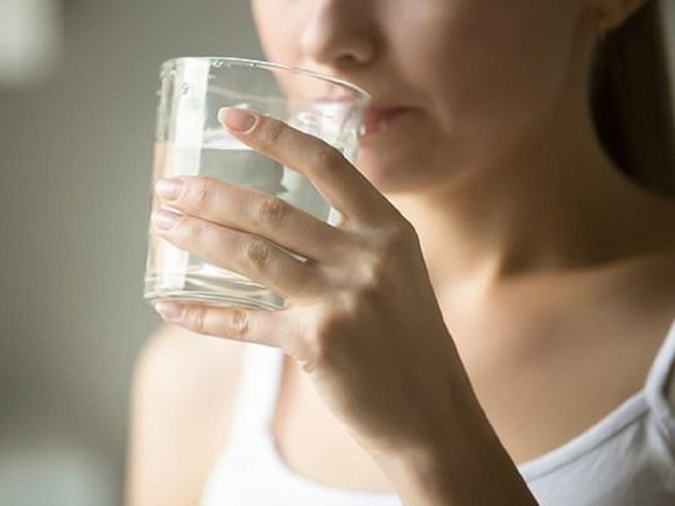 Điều gì sẽ xảy ra với cơ thể nếu không uống nước 1 ngày? - Ảnh 1