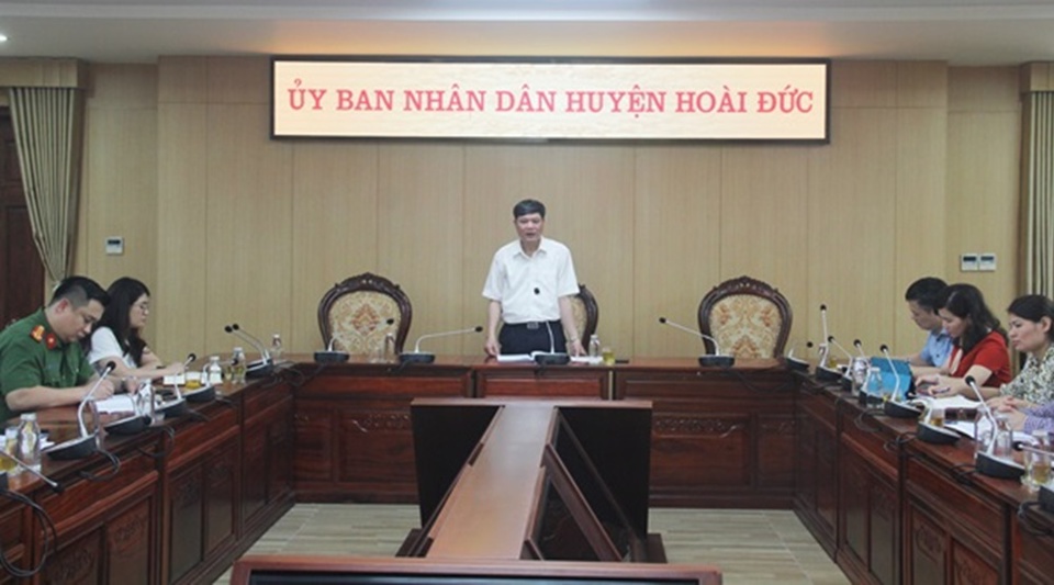 Ph&oacute; Chủ tịch UBND huyện Ho&agrave;i Đức Nguyễn Anh giao nhiệm vụ cho c&aacute;c đơn vị, địa phương trong xử l&yacute; vi phạm đất đai.
