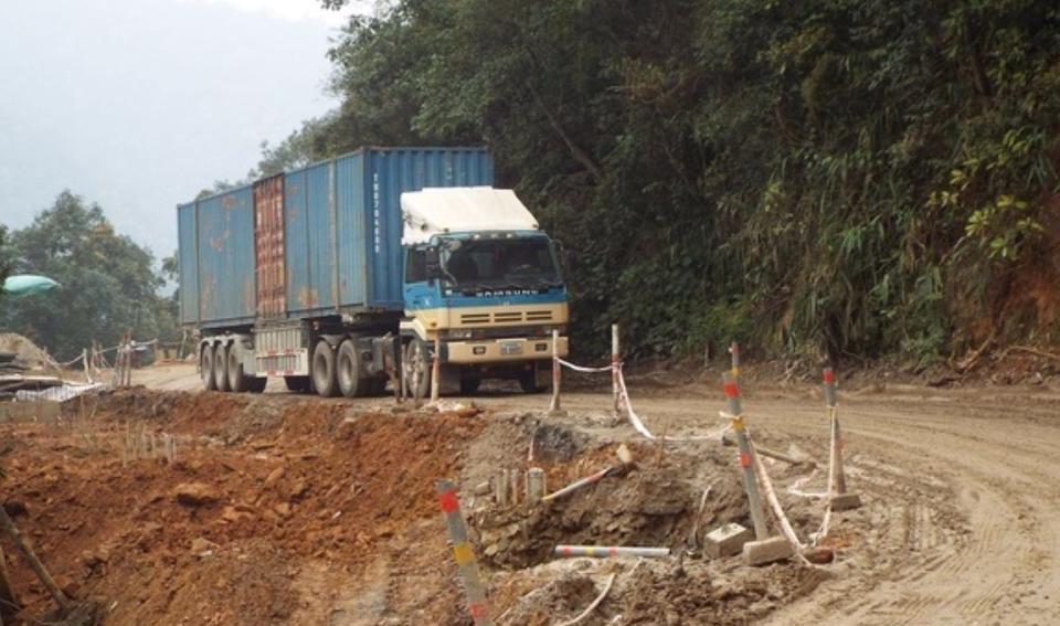Một nhà thầu tại Dự án nâng cấp QL8A, đoạn từ Km37 - Km 85+300, tỉnh Hà Tĩnh bị phạt vì chậm tiến độ