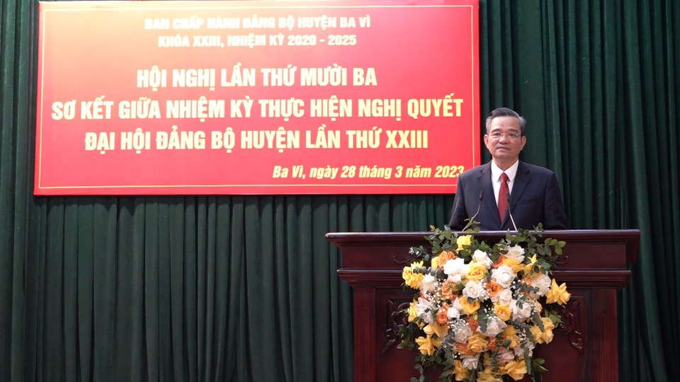 B&iacute; thư Huyện uỷ Dương Cao Thanh ph&aacute;t biểu kết luận Hội nghị.