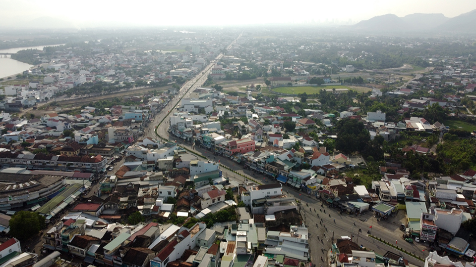 Kh&aacute;nh H&ograve;a đầu tư 1.500 tỷ đồng l&agrave;m đường li&ecirc;n v&ugrave;ng huyện Di&ecirc;n Kh&aacute;nh. Ảnh: Trung Nh&acirc;n.