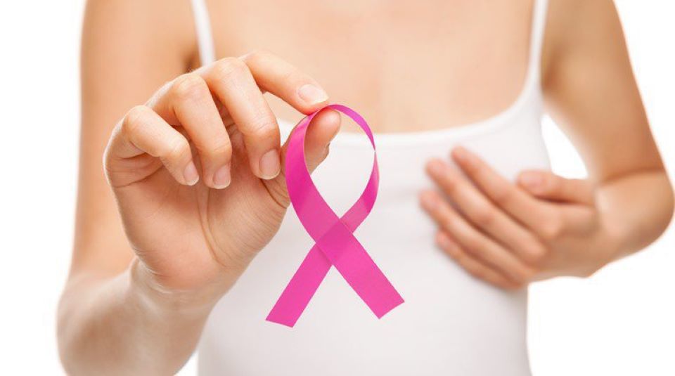 Triệu chứng dễ nhận biết ung thư vú ở phụ nữ - Ảnh 1