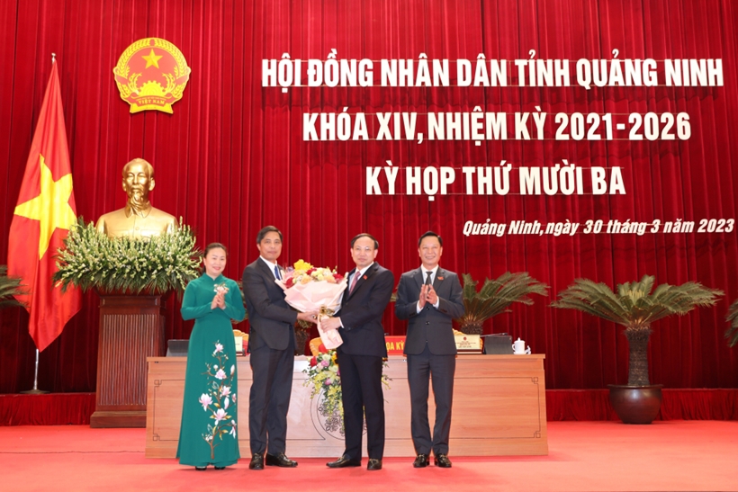 Thường trực HĐND tỉnh Quảng Ninh ch&uacute;c mừng t&acirc;n Ph&oacute; Chủ tịch UBND tỉnh Quảng Ninh Vũ Văn Diện.