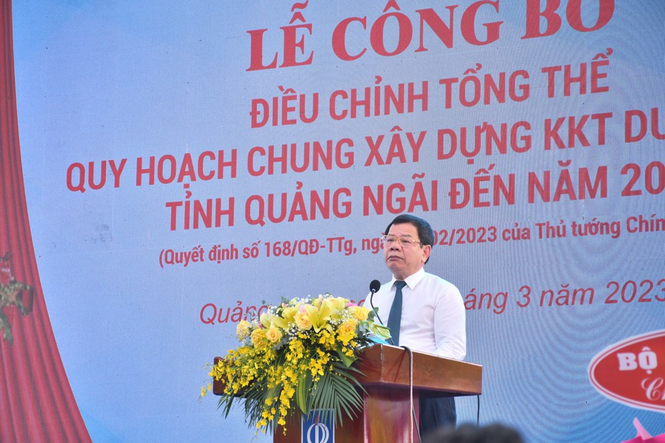 Chủ tịch UBND tỉnh Quảng Ng&atilde;i Đặng Văn Minh.