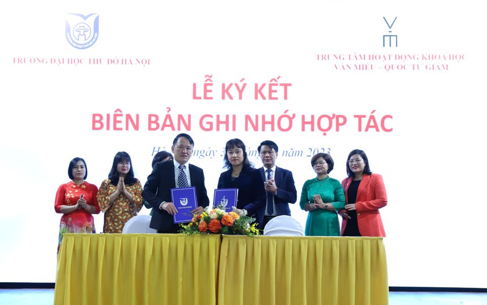 PGS.TS Nguyễn Vũ Bích Hiền- Hiệu trưởng Trường ĐH Thủ đô Hà Nội ký kết hợp tác với các đơn vị, doanh nghiệp, nhà tuyển dụng