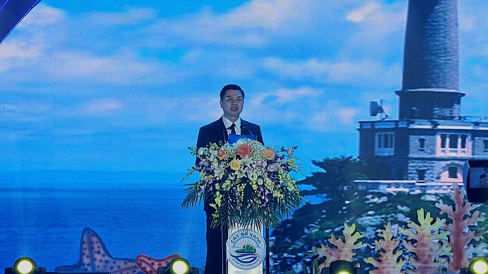 Chủ tịch UBND huyện C&aacute;t Hải - B&ugrave;i Tuấn Mạnh ph&aacute;t biểu tại buổi lễ.