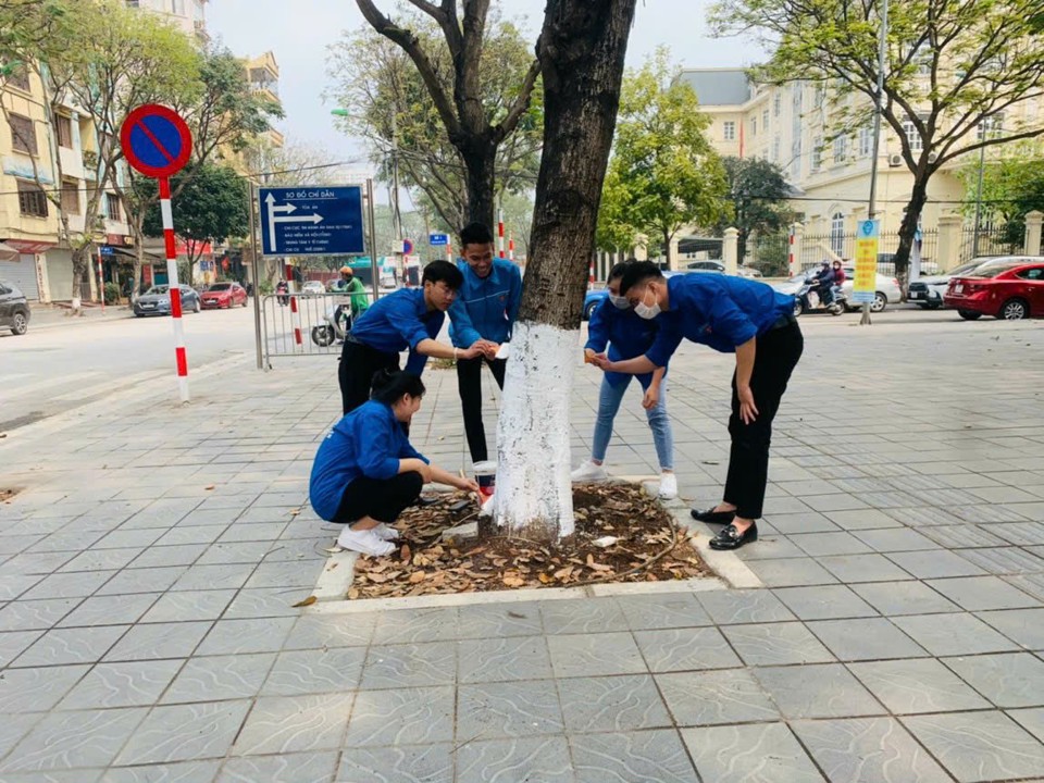 Ph&acirc;n c&ocirc;ng nhiệm vụ cụ thể cho c&aacute;c đo&agrave;n thể phường tham gia duy tr&igrave;, chỉnh trang trật tự văn minh đ&ocirc; thị c&aacute;c tuyến phố tr&ecirc;n địa b&agrave;n, trọng t&acirc;m tại tuyến phố phường đăng k&yacute; l&agrave;m điểm. Ản: HM