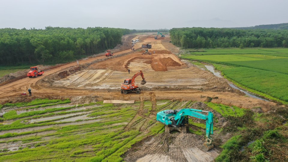 C&ocirc;ng trường thi c&ocirc;ng dự &aacute;n cao tốc Bắc- Nam ph&iacute;a Đ&ocirc;ng, đoạn qua địa b&agrave;n Quảng Ng&atilde;i&nbsp;