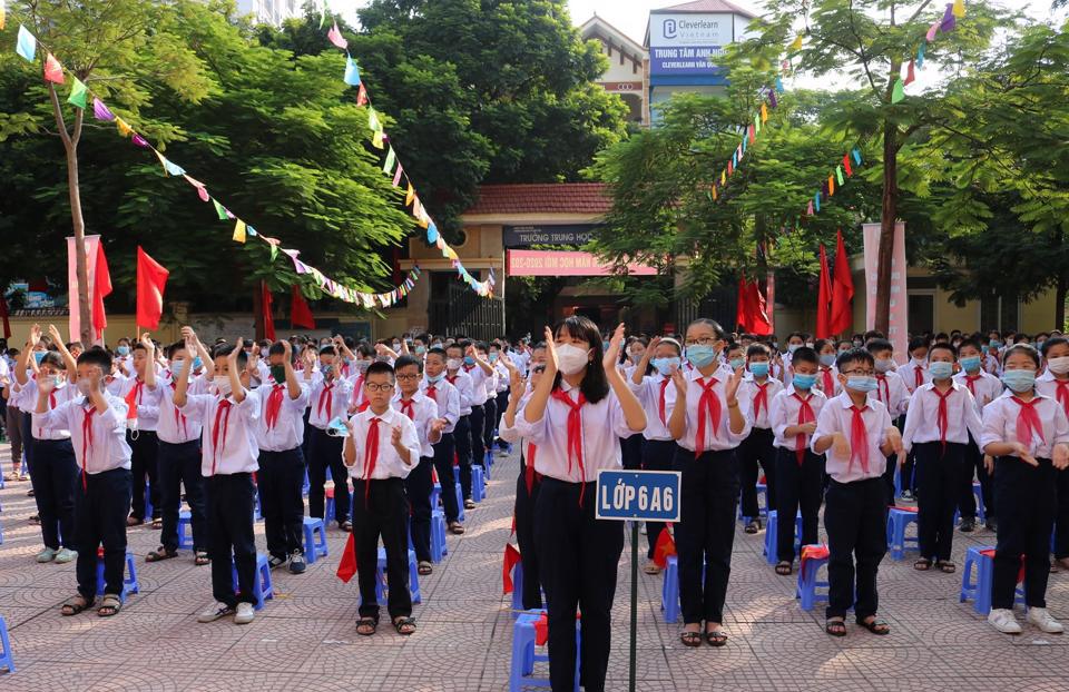 Học sinh khối 6 - Trường THCS Văn Quán, quận Hà Đông. Ảnh: FBNT