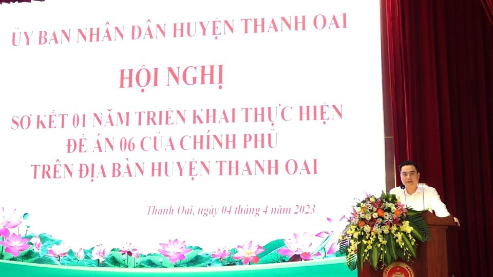 Chủ tịch UBND huyện Thanh Oai B&ugrave;i Văn S&aacute;ng ph&aacute;t biểu chỉ đạo tại hội nghị.