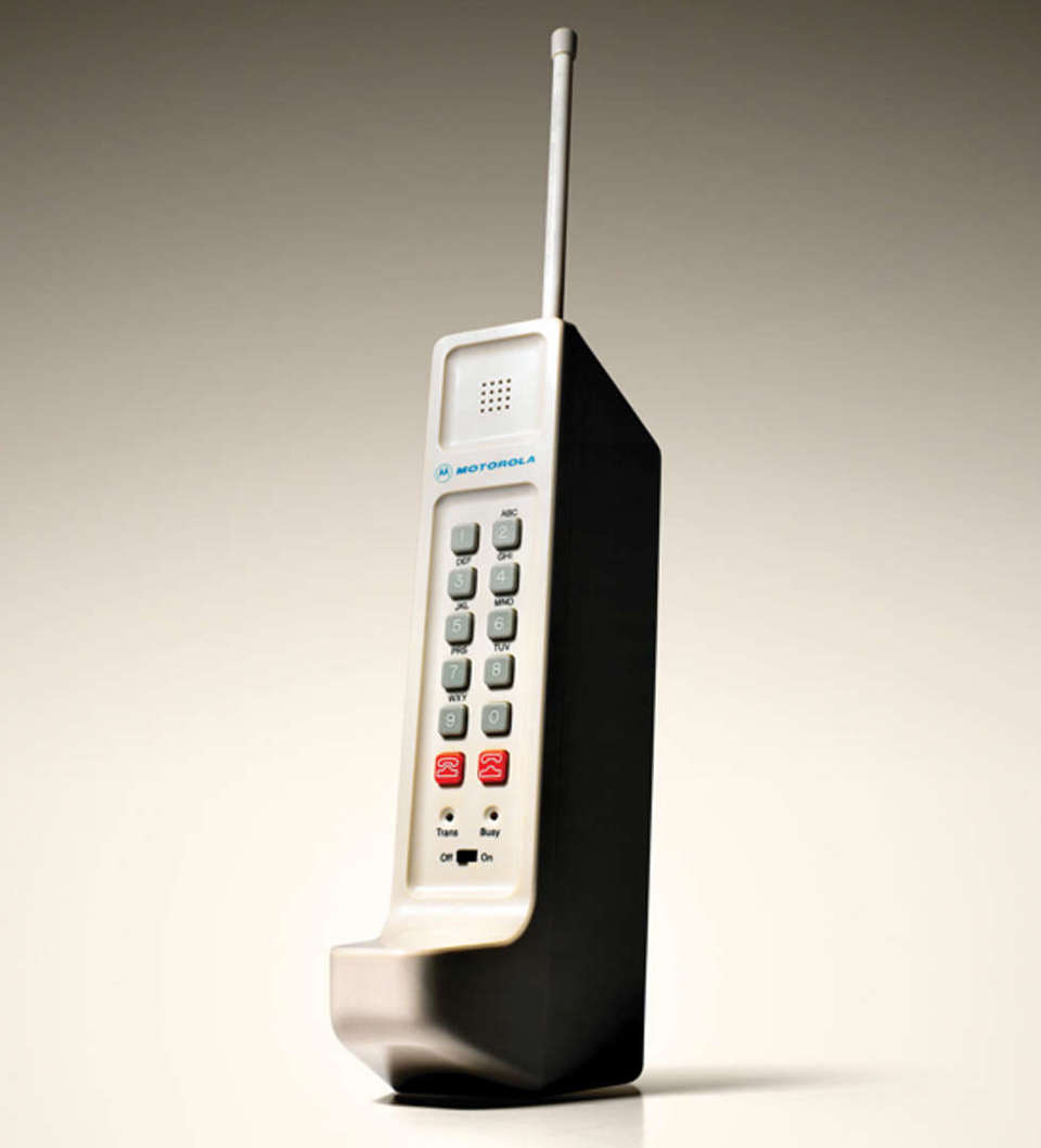 Điện thoại DynaTAC của Motorola.