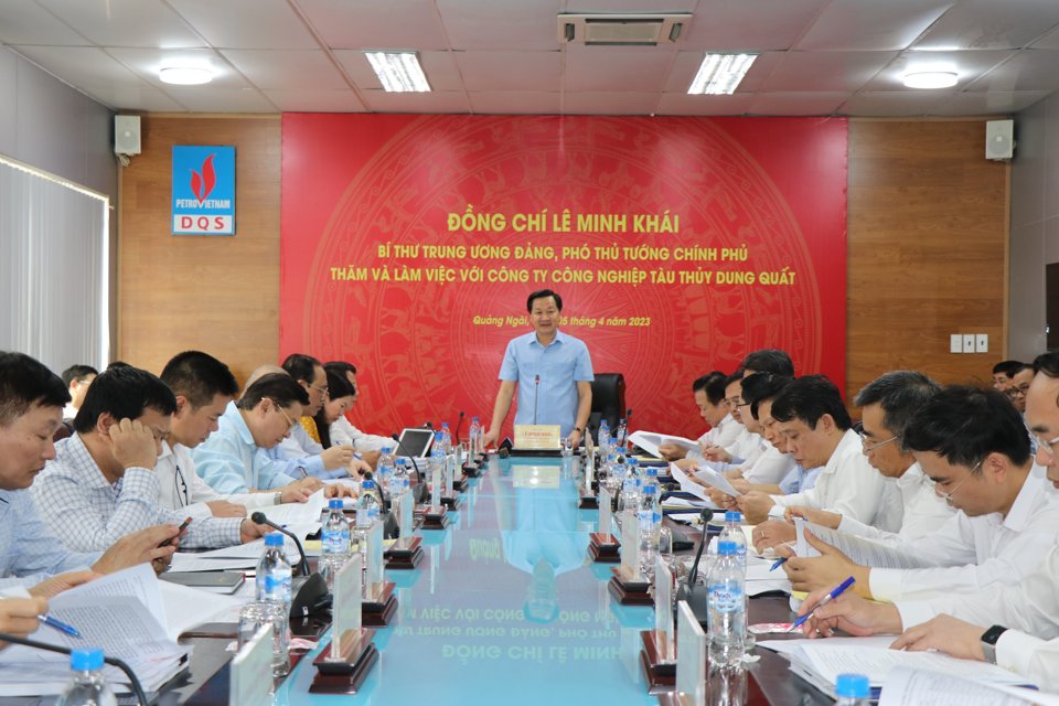 Quang cảnh buổi l&agrave;m việc.