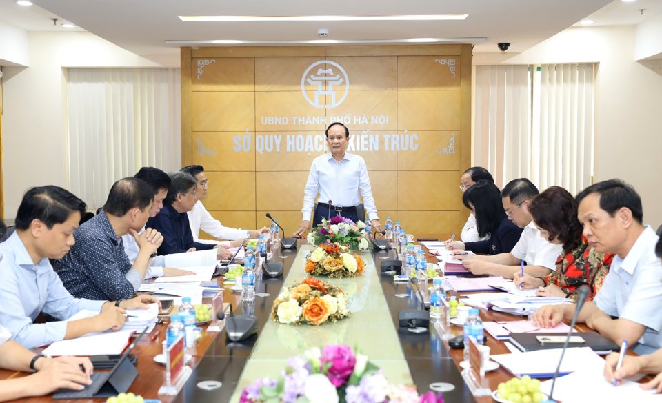 Chủ tịch HĐND Hà Nội Nguyễn Ngọc Tuấn phát biểu tại buổi làm việc.