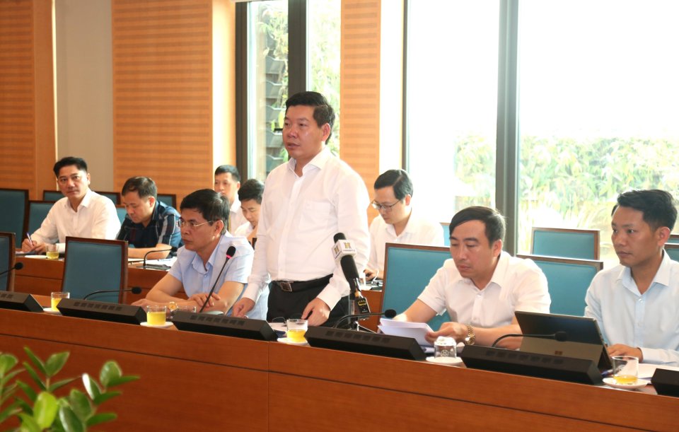 Chủ tịch UBND huyện Quốc Oai Nguyễn Trường Sơn b&aacute;o c&aacute;o tại cuộc họp.&nbsp;