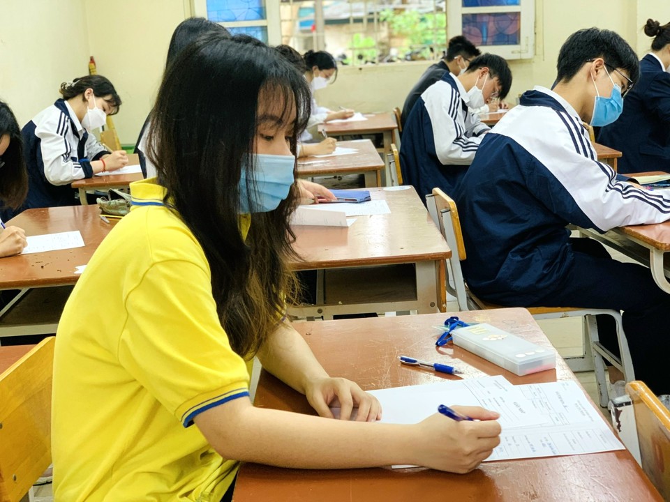 Thí sinh tham dự kỳ khảo sát lớp 12 năm học 2021- 2022 tại Hà Nội
