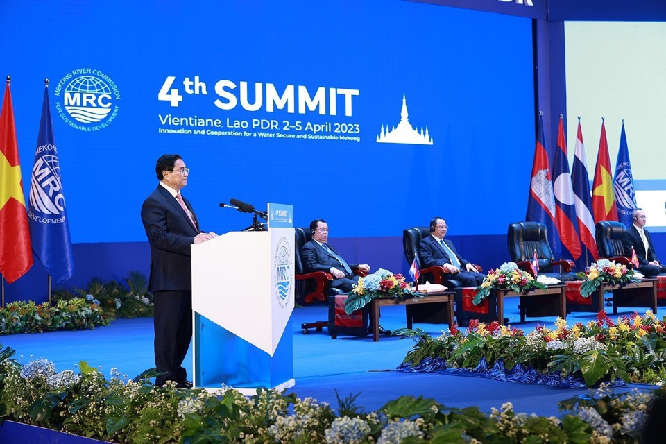 Thủ tướng Phạm Minh Chính phát biểu tại Phiên toàn thểHội nghị cấp caoỦy hội sông Mekong quốc tế lần thứ 4. Ảnh: Dương Giang