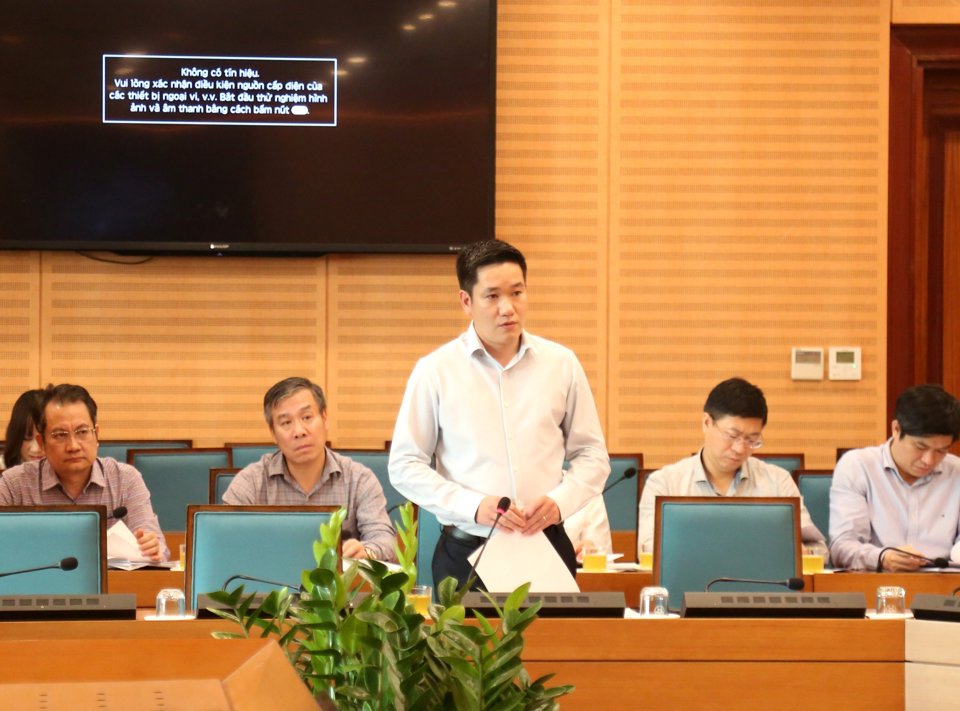 Gi&aacute;m đốc Sở TN&amp;MT Nguyễn Huy Cường ph&aacute;t biểu tại cuộc họp.&nbsp;