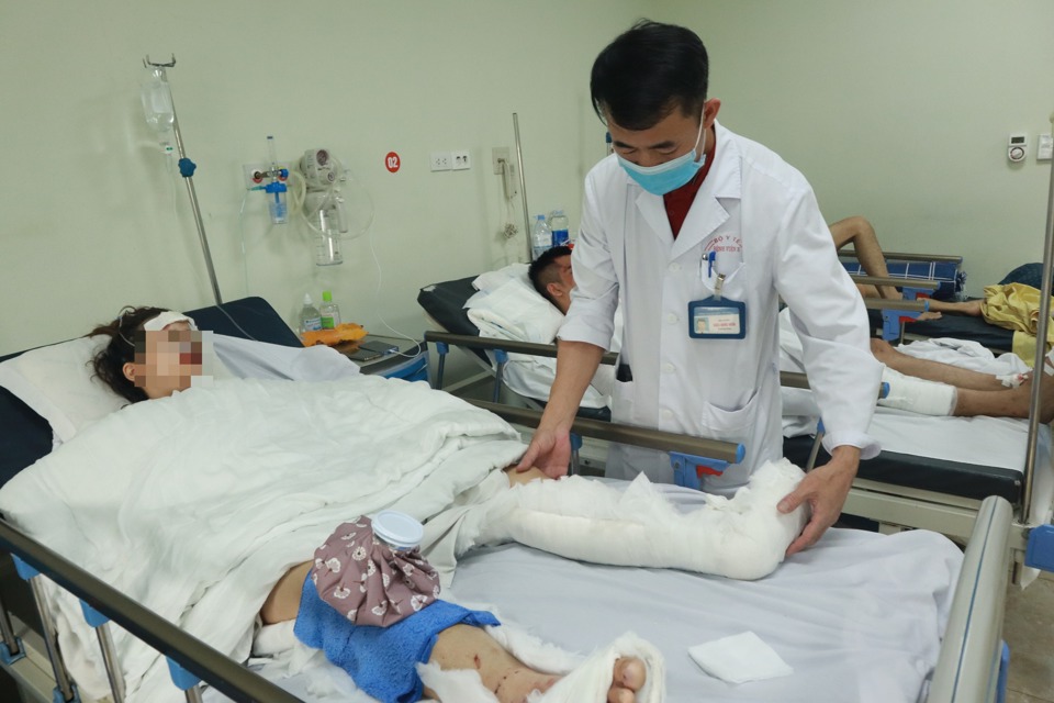 Vụ tai nạn liên hoàn ở đường Võ Chí Công: Nhiều bệnh nhân đa chấn thương rất nặng - Ảnh 2