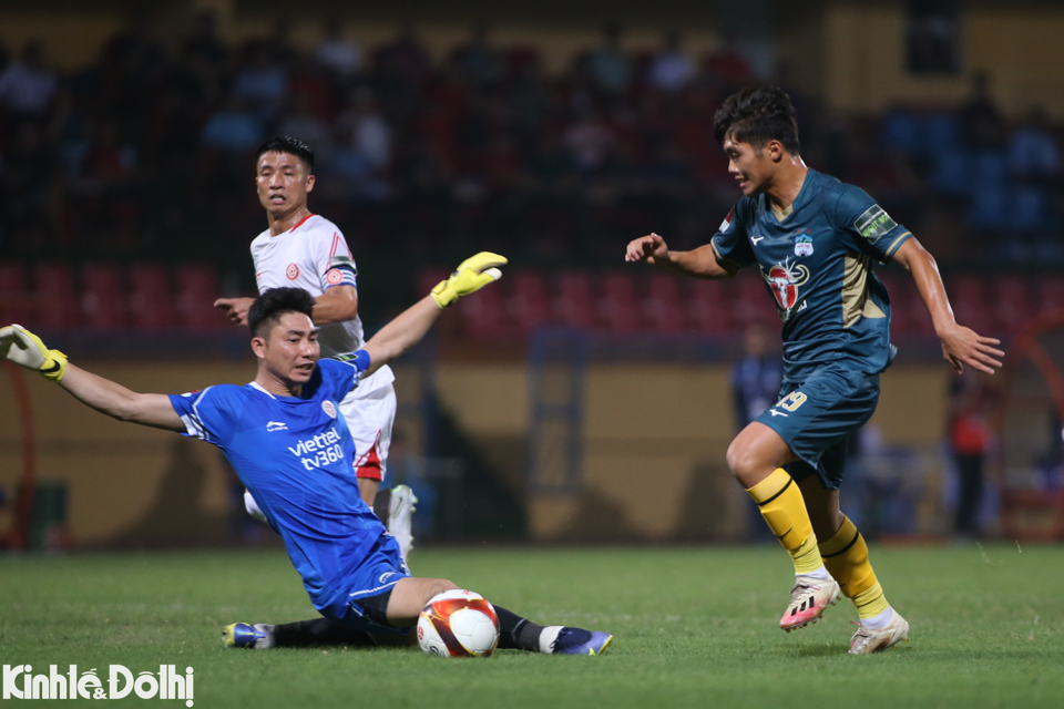 Sao U20 Việt Nam ăn mừng cảm xúc sau khi ghi bàn cho HAGL tại V-League - Ảnh 2