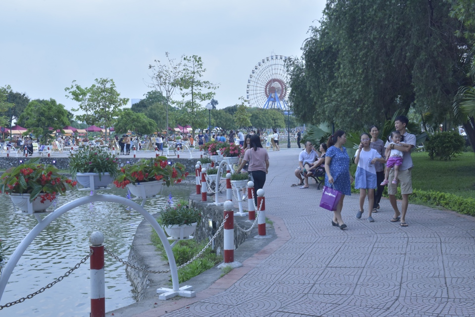 Không gian công cộng phố đi bộTrịnh Công Sơn, quậnTây Hồ. Ảnh: Phạm Hùng