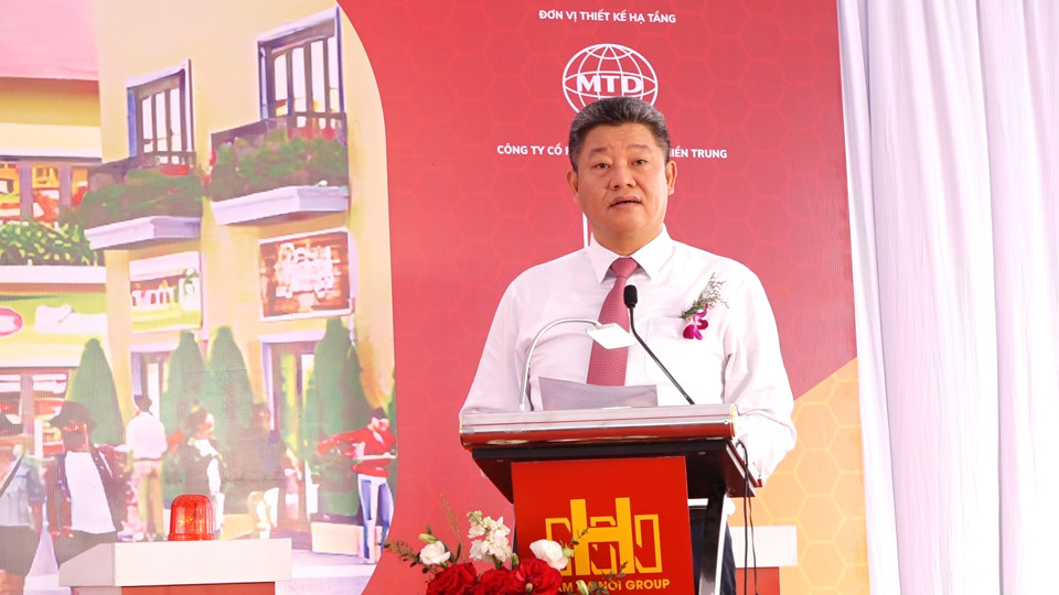 Ph&oacute; Chủ tịch UBND TP H&agrave; Nội Nguyễn Mạnh Quyền ph&aacute;t biểu tại buổi lễ
