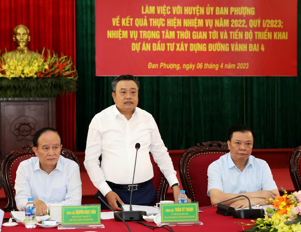 Chủ tịch UBND TP Trần Sỹ Thanh ph&aacute;t biểu tại cuộc l&agrave;m việc.