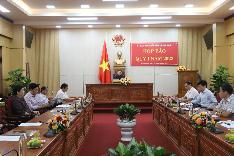 Quang cảnh buổi họp b&aacute;o.