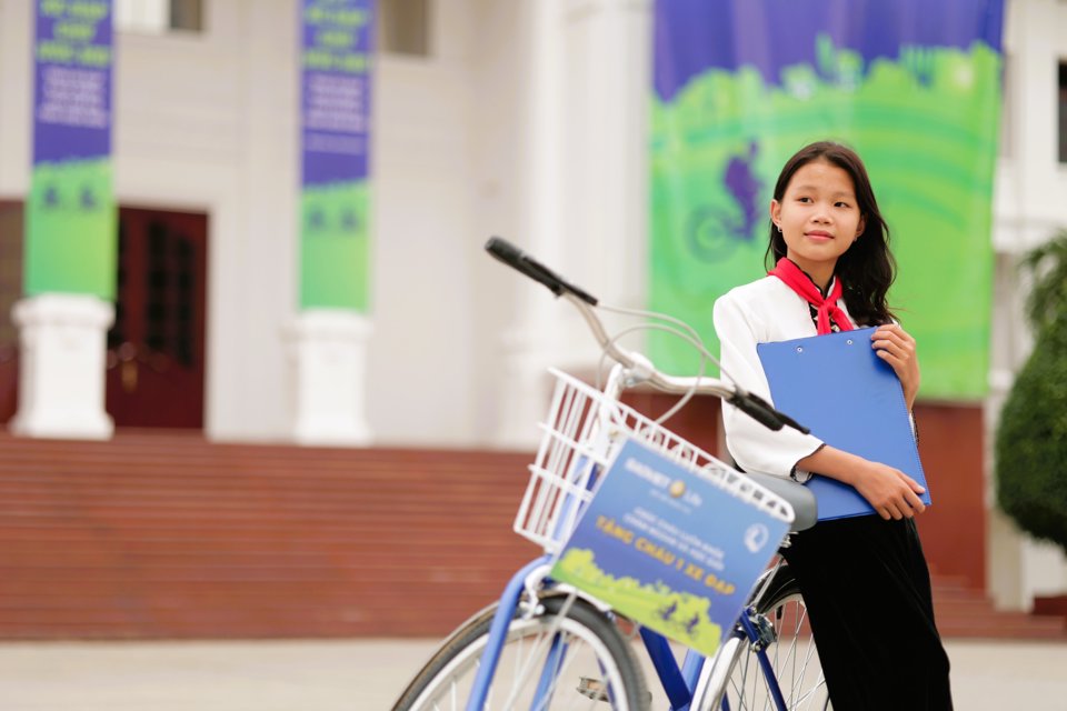 Bảo Việt nhân thọ trao 400 học bổng cho các em học sinh hiếu học   - Ảnh 1