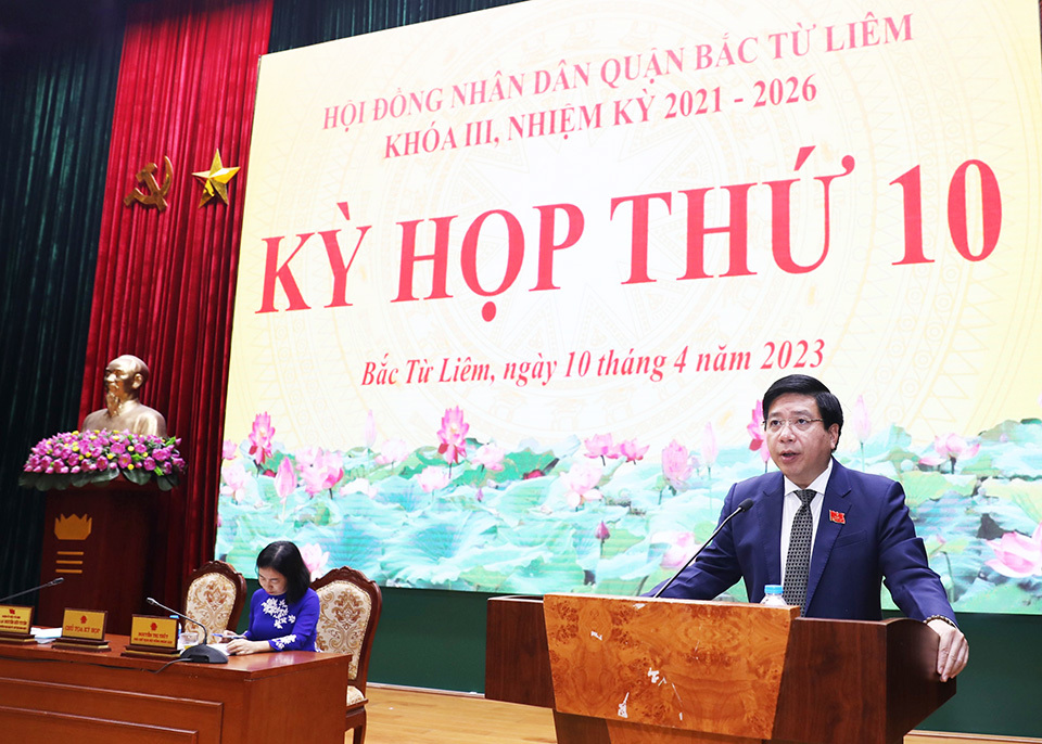 Chủ tịch HĐND quận Bắc Từ Li&ecirc;m Nguyễn Hữu Tuy&ecirc;n ph&aacute;t biểu khai mạc kỳ họp.&nbsp;