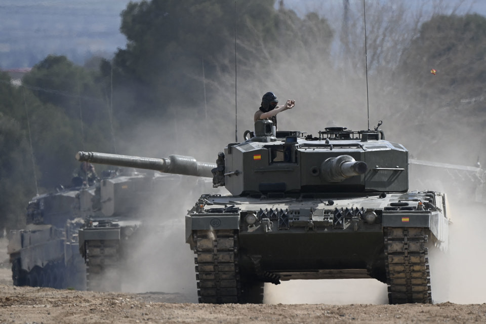 Hồi cuối th&aacute;ng 1, Đức th&ocirc;ng b&aacute;o sẽ chuyển giao xe tăng Leopard 2 cho Ukraine. Ảnh: DW