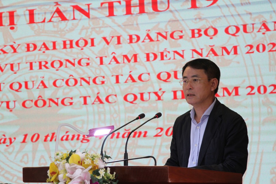 Ph&oacute; Chủ tịch UBND TP H&agrave; Nội Nguyễn Trọng Đ&ocirc;ng ph&aacute;t biểu tại hội nghị.