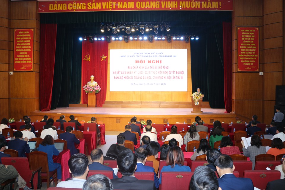 Quang cảnh hội nghị.