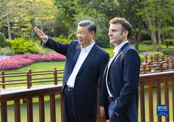 Chủ tịch&nbsp; Trung Quốc Tập Cận B&igrave;nh c&oacute; cuộc gặp mặt trực tiếp với Tổng thống Ph&aacute;p Emmanuel Macron tại Quảng Ch&acirc;u h&ocirc;m 7/4. Ảnh: Xinhua
