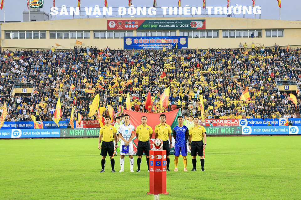 VFF y&ecirc;u cầu mời c&aacute;c trọng t&agrave;i nước ngo&agrave;i bắt trận đấu "n&oacute;ng" tại V-League 2023. Ảnh: VPF