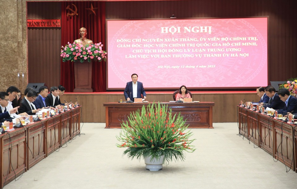 Gi&aacute;m đốc Học viện Ch&iacute;nh trị quốc gia Hồ Ch&iacute; Minh Nguyễn Xu&acirc;n Thắng ph&aacute;t biểu kết luận hội nghị.