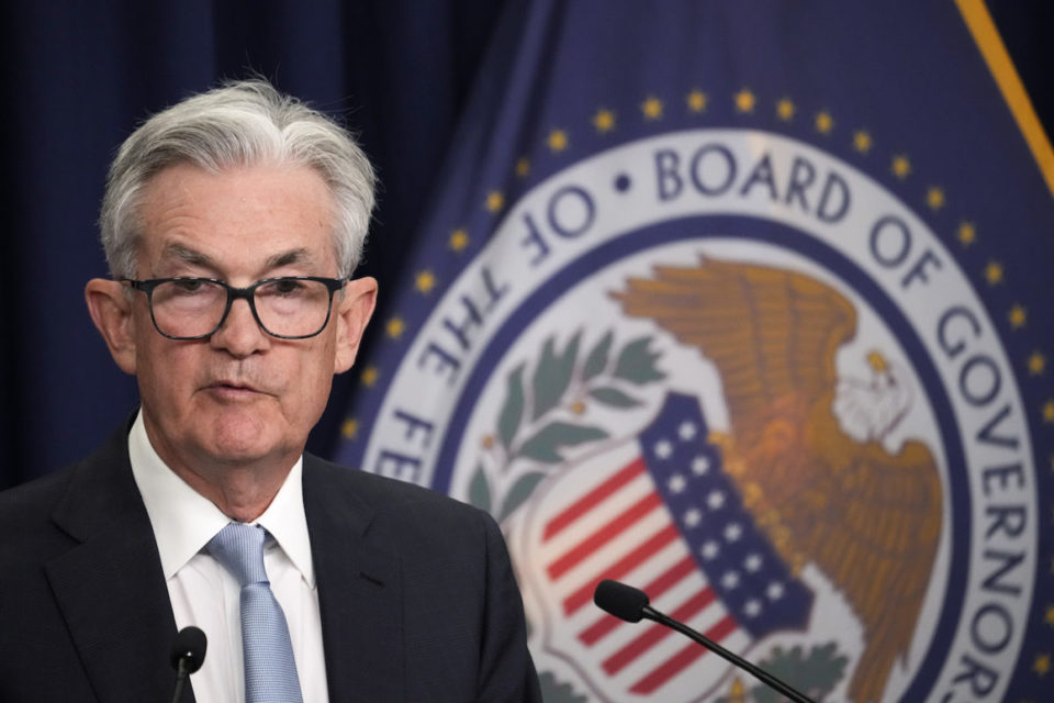 Chủ tịch Fed Jerome Powell trong buổi họp b&aacute;o ng&agrave;y 22/3. Ảnh:&nbsp;AP