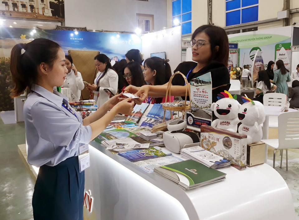 Doanh nghiệp du lịch kết nối xây dựng và khai thác tour, tuyến mới do HPA tổ chức trong thời gian diễn ra hội chợ VITM Hanoi 2023. Ảnh: Hoài Nam