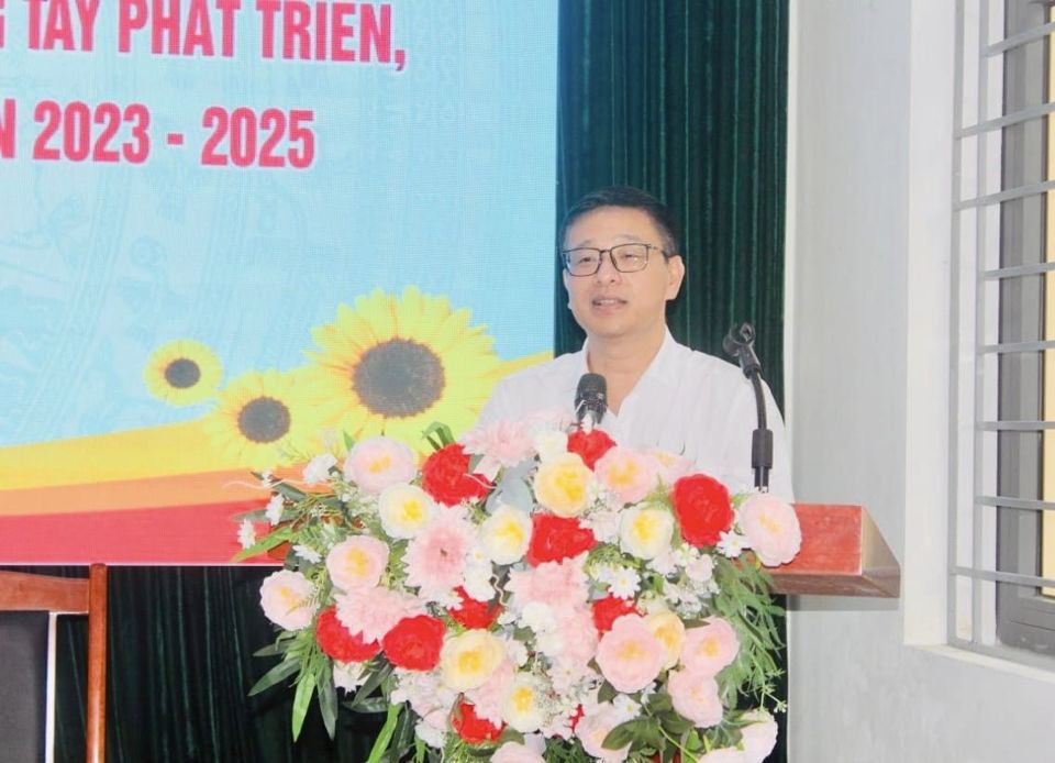 Ph&oacute; Chủ tịch UBND huyện Thanh Tr&igrave; Nguyễn Văn Hưng ph&aacute;t biểu tại buổi lễ.