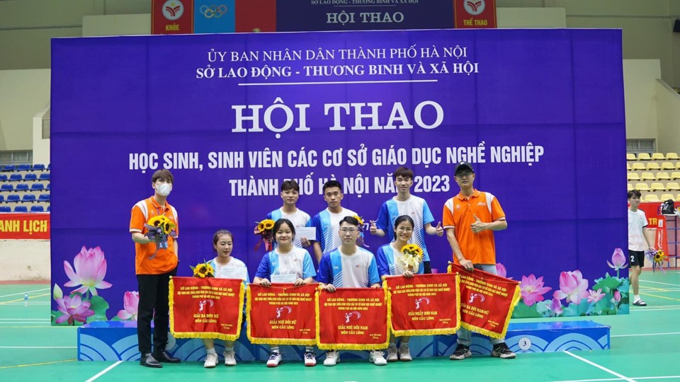 Sinh vi&ecirc;n trường Cao đẳng FPT Polytechnic phấn khởi khi đoạt 5 giải tại Hội thao.&nbsp;